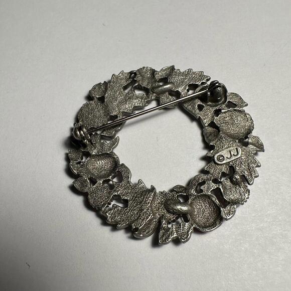Signed JJ Red Apple & Sunflower Wreath Brooch Pin Pewter Tone Jonette Jewelry - Picture 6 of 10